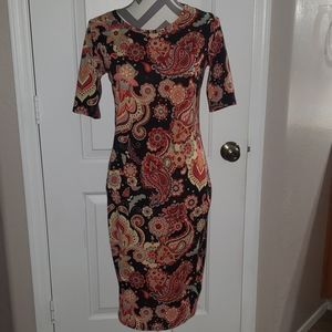 Lularoe Julia 3/4 Sleeves Form Fitting Dress